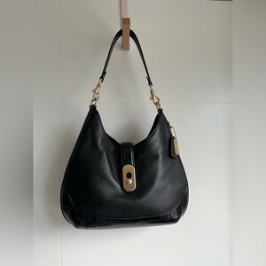 Coach Black Hobo Shoulder Bag with Gold Hardware😍😍😍